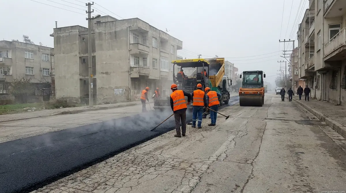 Menderes’te Asfalt Seferberliği: 1500 Metrekare Yol Yenilendi