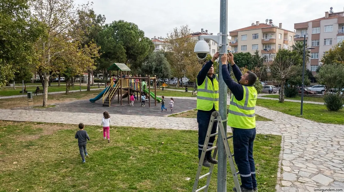 Menderes’te Parklara Kamera Takviyesi: Güvenli Menderes Başladı