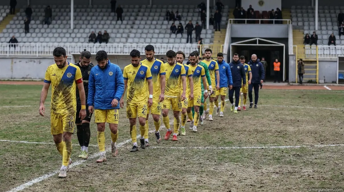 Menemen FK Sahasında Yıkıldı: Yönetim Krizi Sahaya Yansıdı