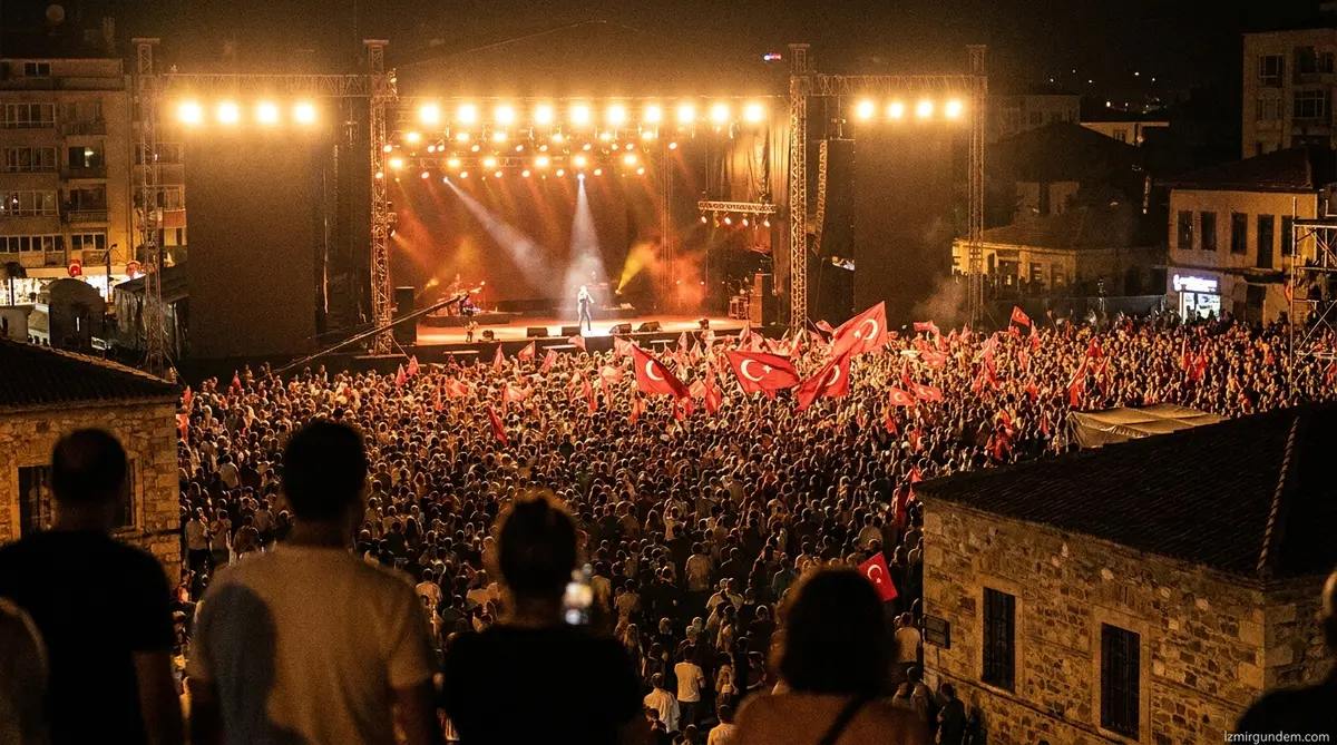 Menemen'de 104. Yıl Kurtuluş Coşkusu: Sefo Cumhuriyet Meydanı'nda