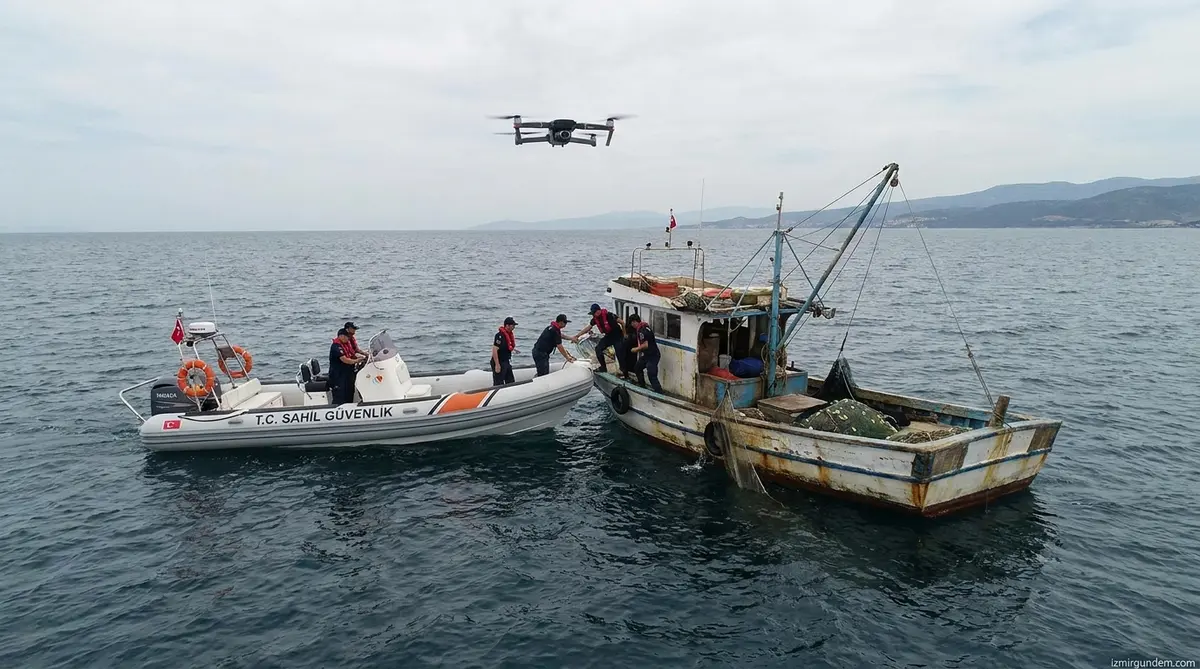 Urla Açıklarında Kaçak Trol Avcılarına Dronlu Suçüstü