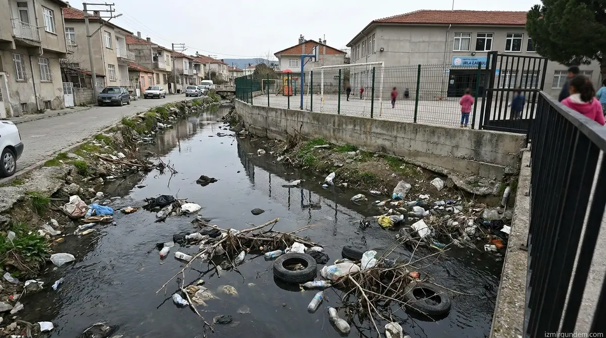 Urla'da Dere Kirliliği İsyanı: Emekli Öğretmenden İlginç Teklif