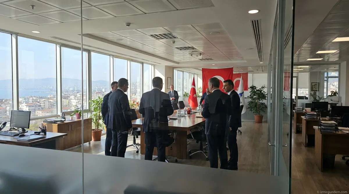 Utku Gümrükçü İzmir'de Siyasi Diyalog Turuna Çıktı