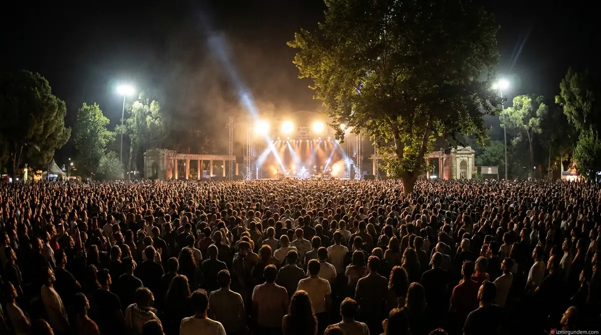 Yıldız Tilbe İzmir Kültürpark'ta Ücretsiz Konser Verecek
