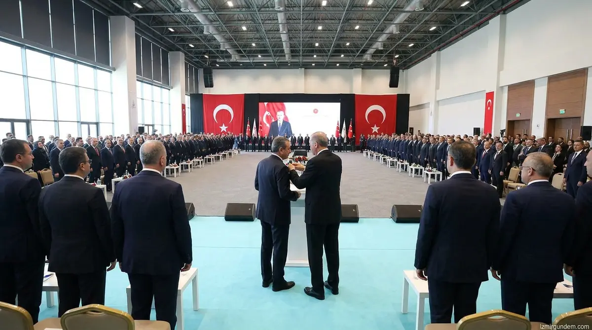 Çiğli Belediye Başkanı Onur Emrah Yıldız AK Parti'ye Geçti