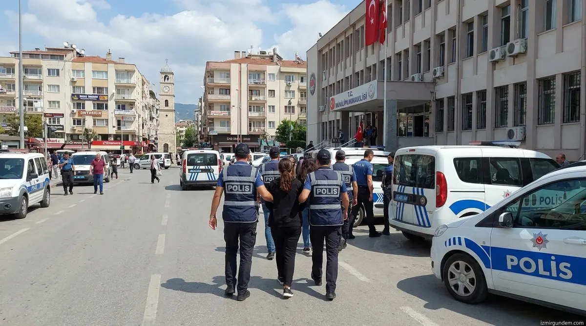 Ödemiş'te Eşini Bıçaklayan Bahriye Özkan Tutuklandı