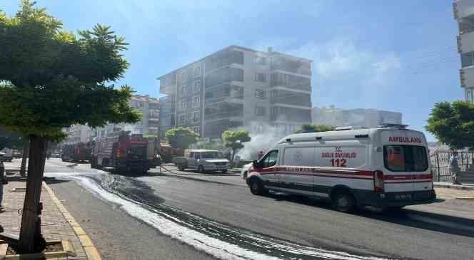 İzmir’de inşaat malzemeleri deposunda yangın
