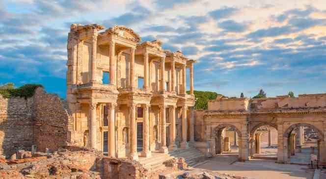 İzmir, turizmde tüm zamanların rekorunu kırdı
